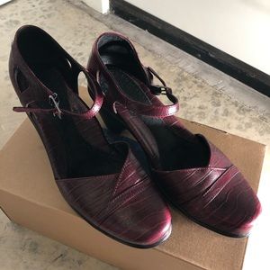 Dansko Mary Janes snake red like new 37